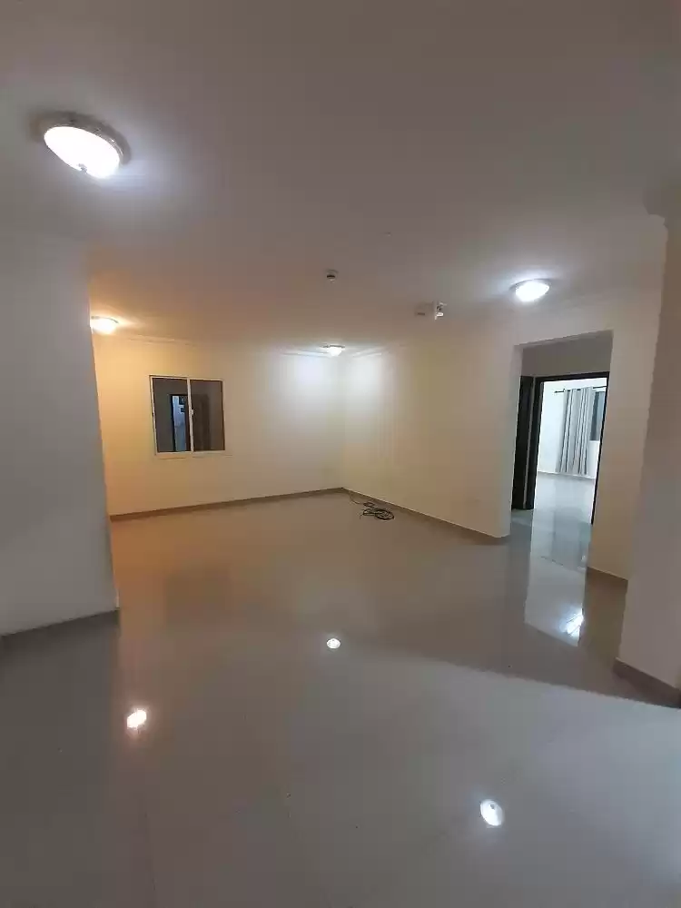 Wohn Klaar eigendom 2 Schlafzimmer U/F Wohnung  zu vermieten in Al Sadd , Doha #14197 - 1  image 